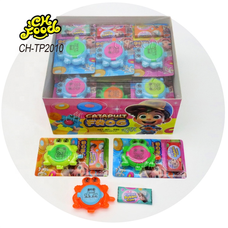 Wholesale Frog Shape Flying Saucer Toy with Tattoo Sticker Bubble Gum Chewing Halal Candy Sweets Toy Candy for Children